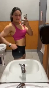 Could you handle a strong girl like me