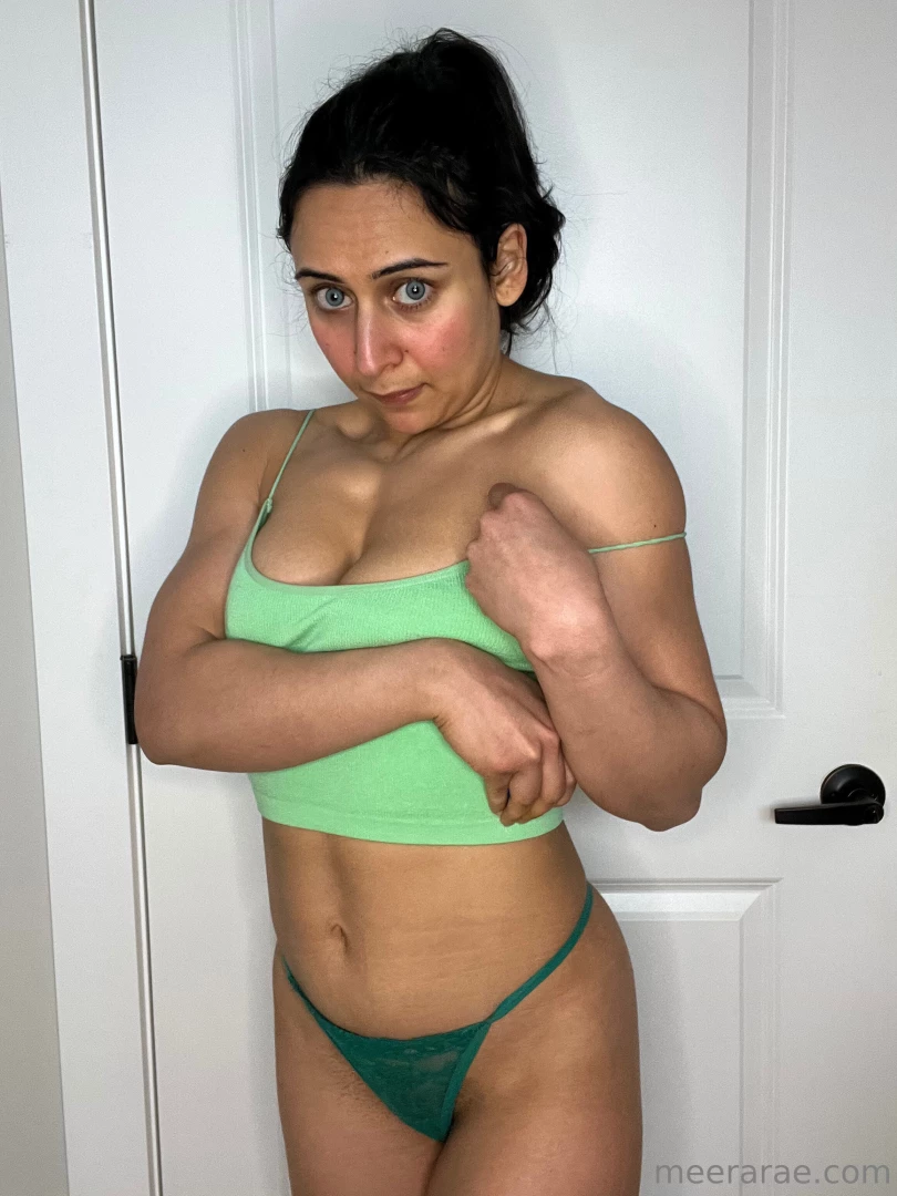 I like to give super-sexy views 