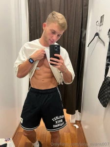 I just guess u wanna all my clothes on the floor right now i guessed