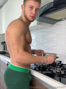 I have no secrets from you - i look great because i amfull of strength part 1