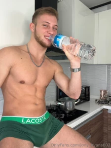 I have no secrets from you - i look great because i amfull of strength