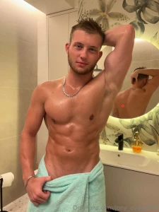 U wanna a stripdance from me to sleep well just ask me and i send u in