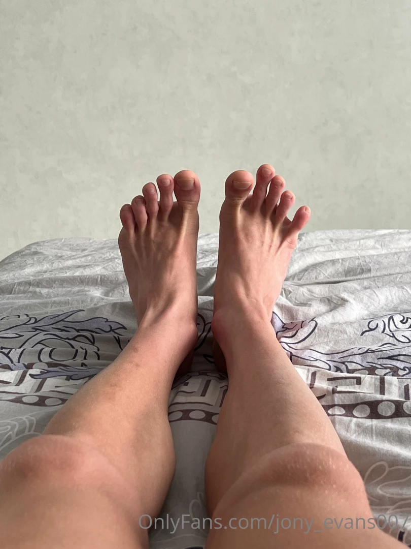 Daddy like my toes i wanna see how many of u share my love to 