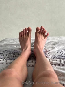 Daddy like my toes i wanna see how many of u share my love to