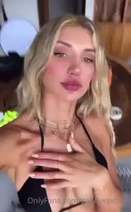 How to be happy 101 look at my boobs