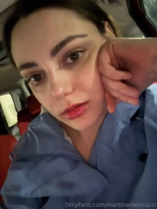 Appena scesa dalla macchina ora sono sul divano che mi annoio chi c in