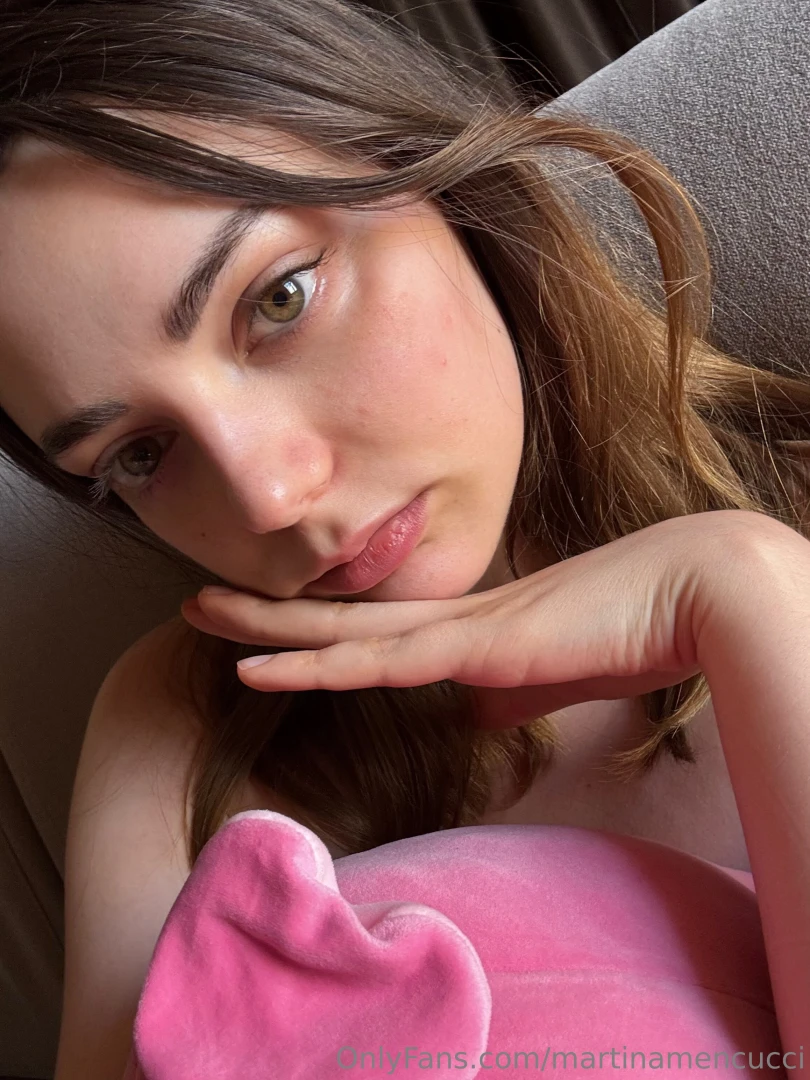 Buonaseraaaaa nuovo set in chat con mascotte 