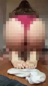 Big ass and big feet i give you permission to cum on them grande culo