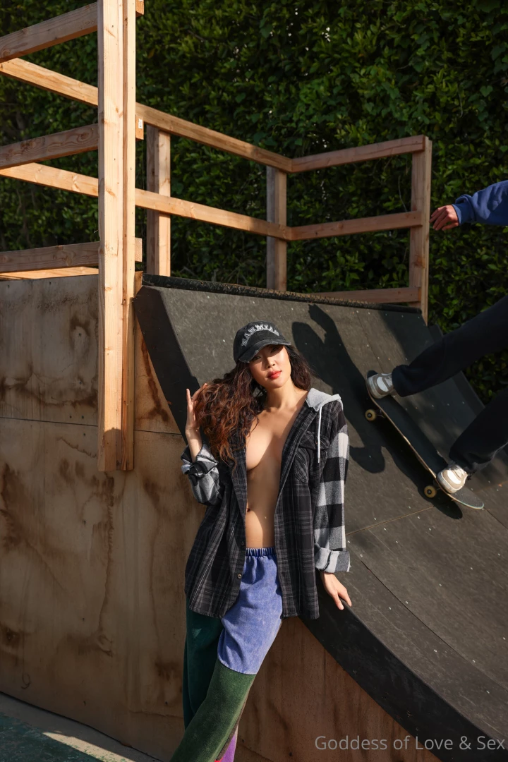 Skater girl nip slips 