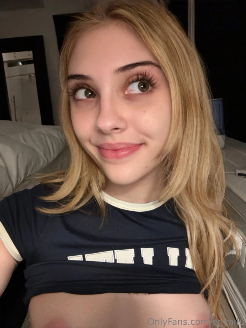 My first time using a dildo it felt so good in my tiny pussy and i part 1 