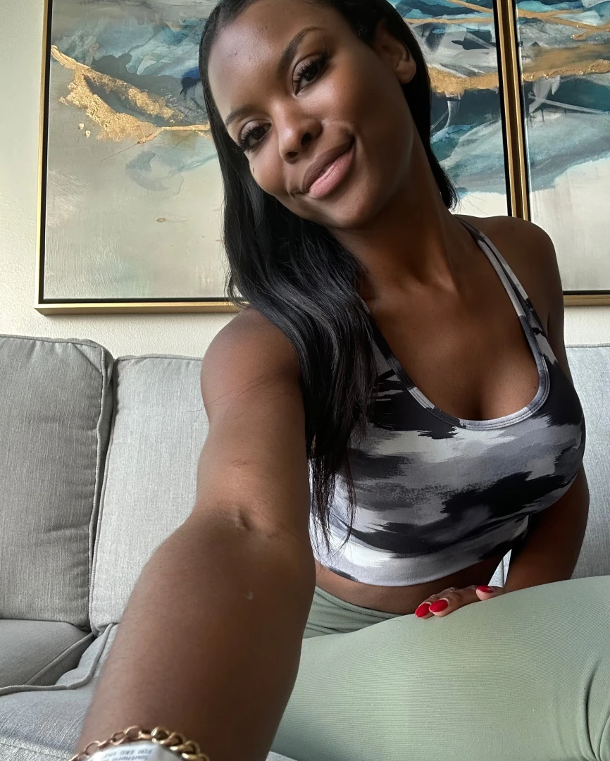 Going live everyday for 1 week straight starting tmrw look out for the 