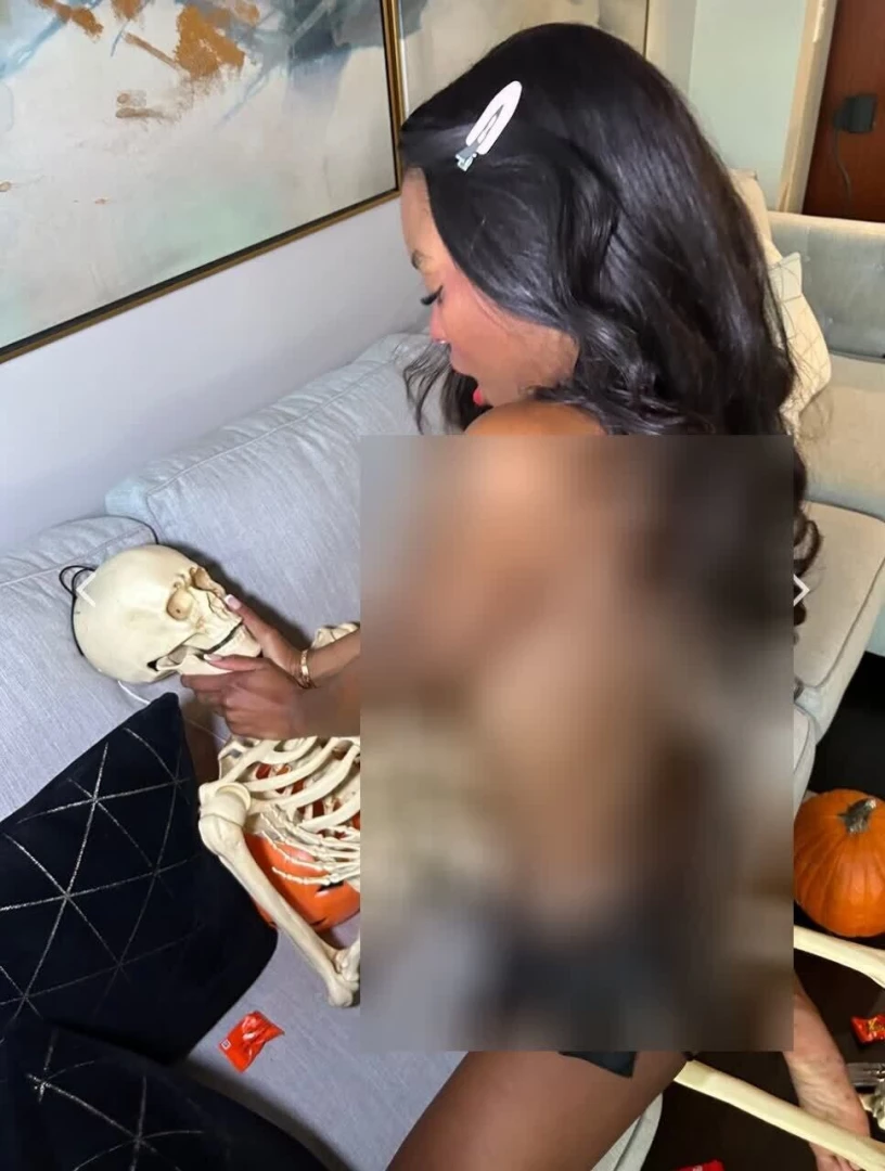 Special halloween bundle in your dms now only for a limited time babes 