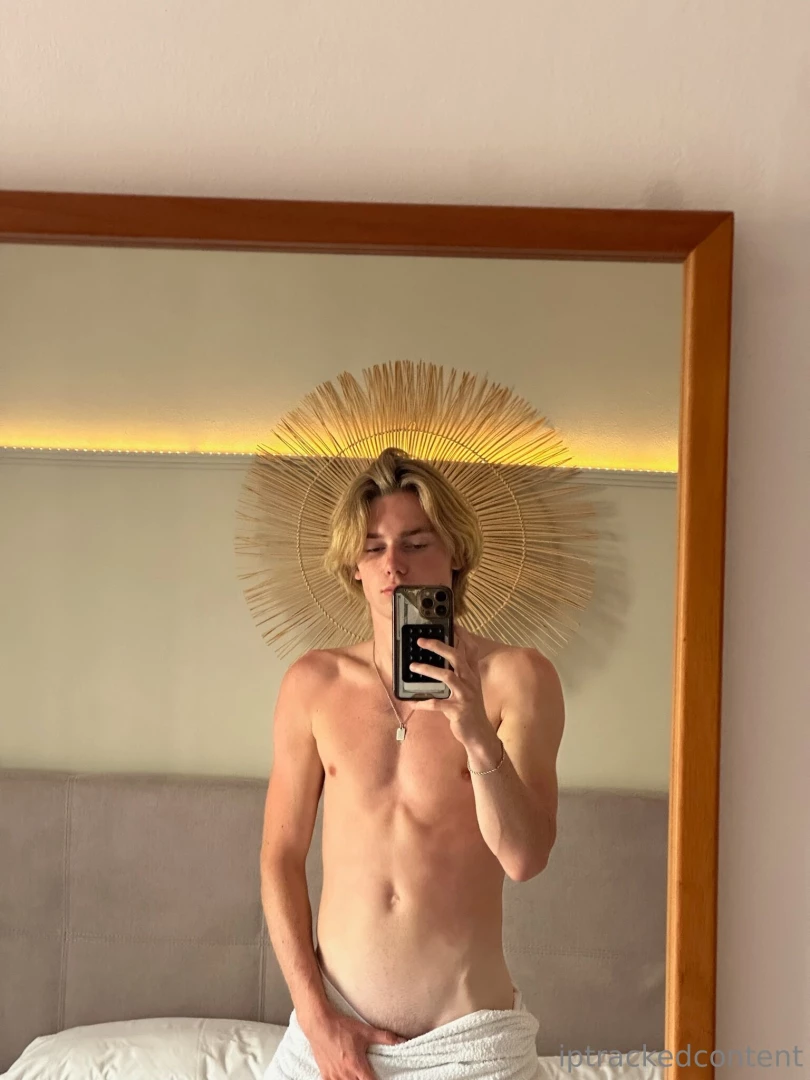 If you re looking for a sign to dm me this is it 
