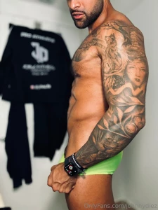 Happy friday join me on my vip page and lets chat johnnydiez2 0