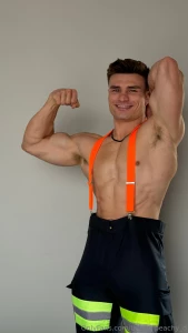 I m a huge hustler sweaty from the job ready to destroy your ass