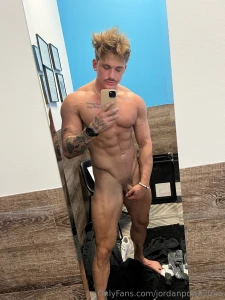 Holy fuck my homie coleyvance is hot as fuck tbh his ass is literally