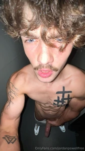 Look at this gorgeous jock josephyates and watch as he milks that dick part 1