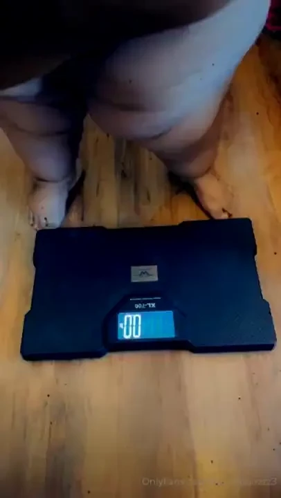 Breaking scales hahah literally did yall hear those cracks 