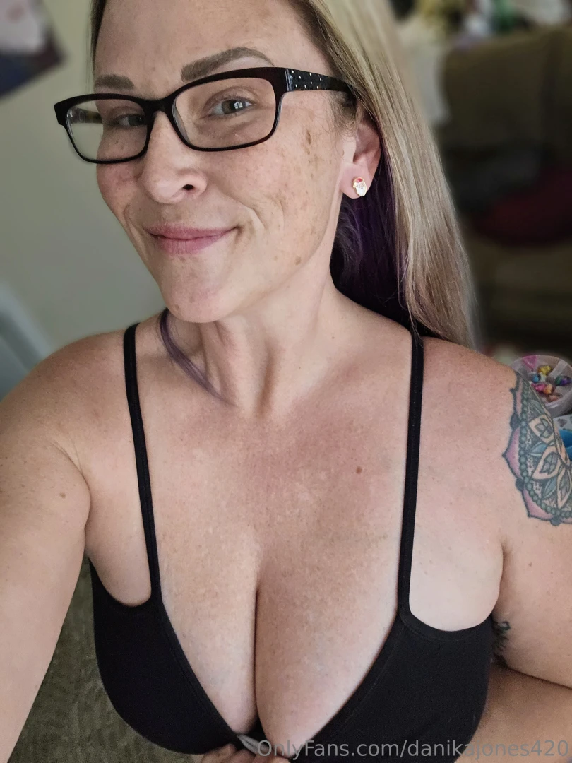 I got new santa earrings 