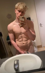 This athletic blond boy goldenboyliamx wants to share his horny part 7