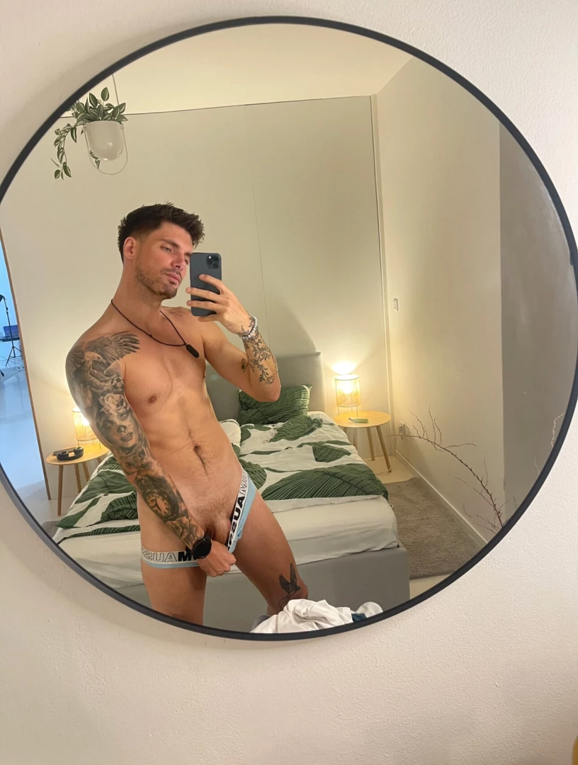 Amateur soccer star ryanbenucci can handle your balls like a pro 