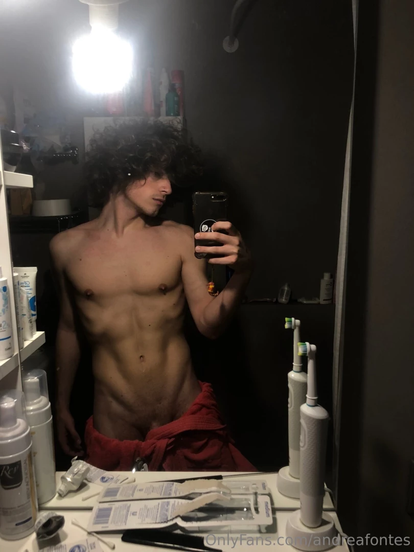 Chi vuole vedere cosa ho combinato dentro la doccia who wants to see 