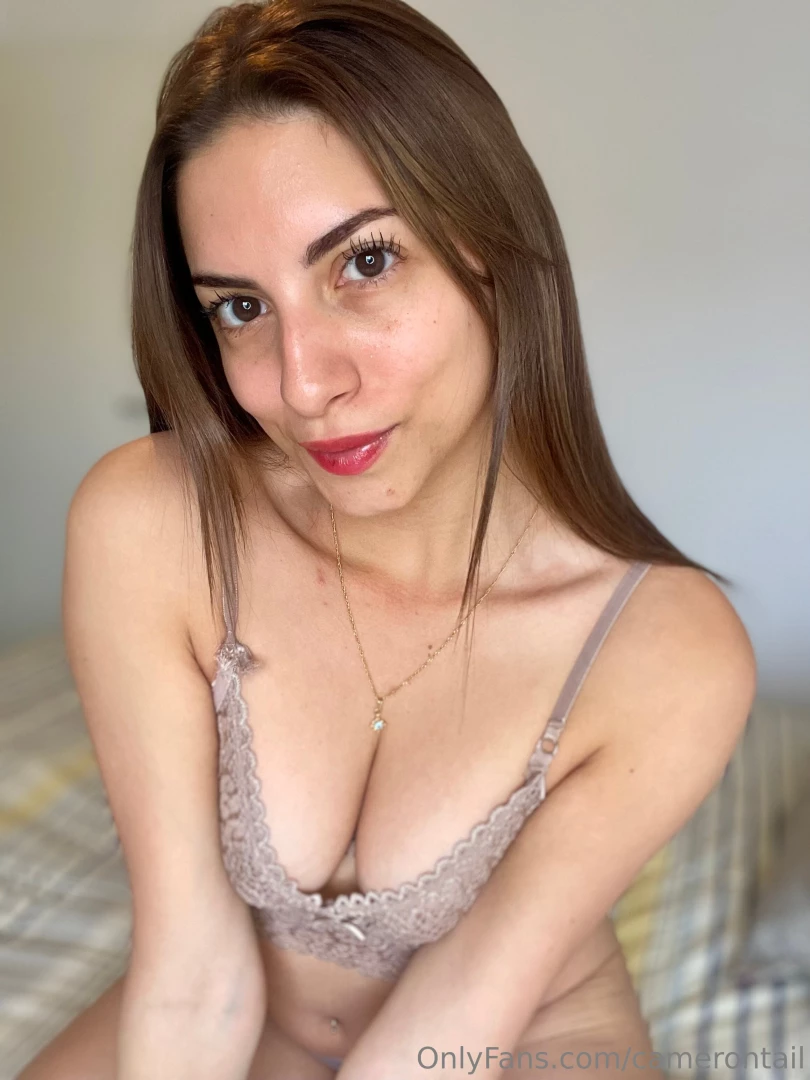 I m here waiting in your dms ready to heat things up 