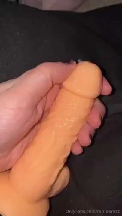 I got a dildo today not going to use it yet but just wanted to show y 