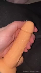 I got a dildo today not going to use it yet but just wanted to show y