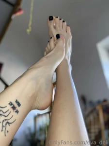 Do you like women s legs i could do something special for you with my