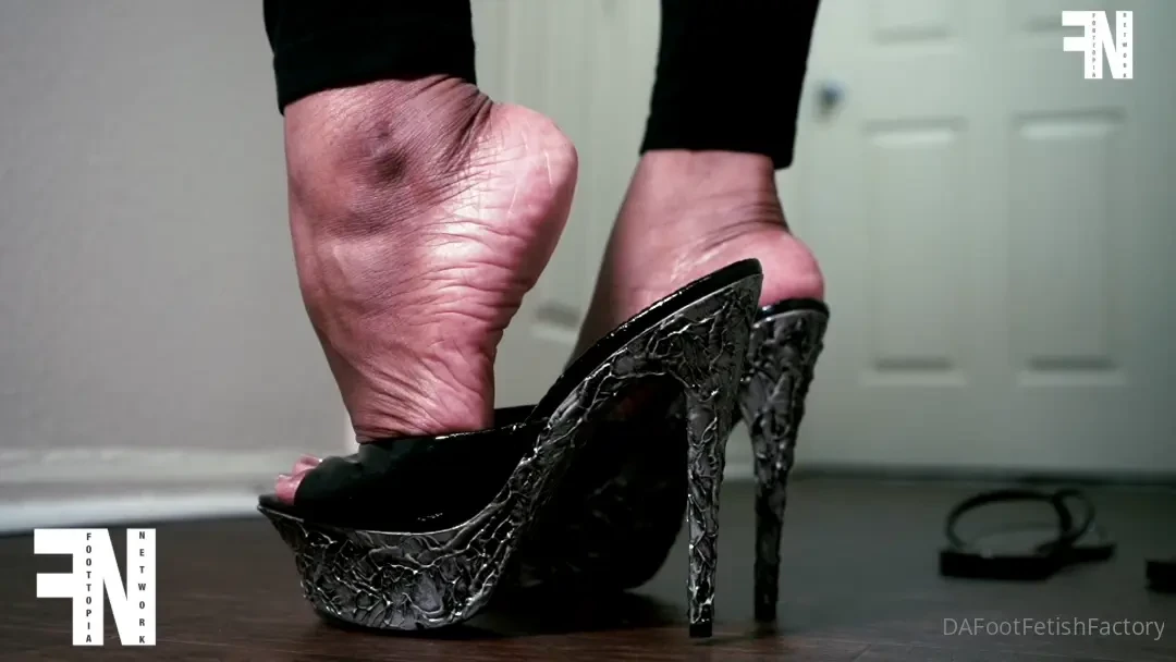 See why they call her mz plenti of wrinkles 