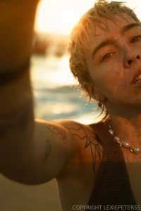 Eye contact turns me on