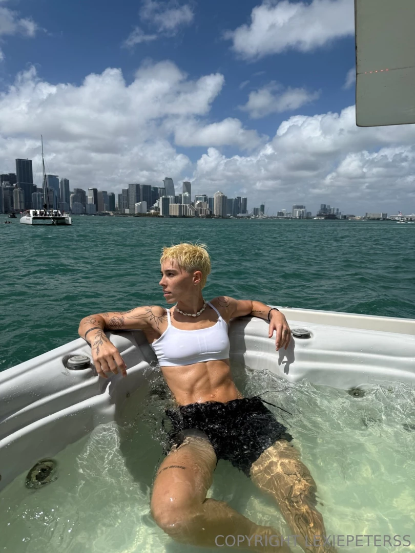 Come and rock the boat with me 