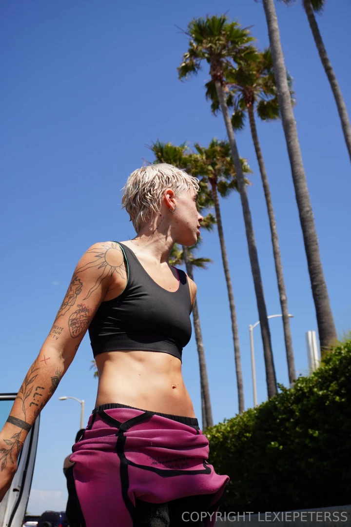 Are you a wave because i m tryna ride itttt 