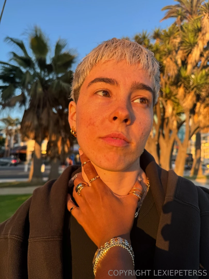 I get turned on when she grabs me like this 