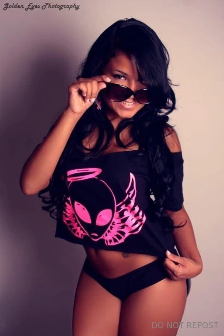 I m an alien join my vip thenewqueenofcomedyvip unlock for the back 