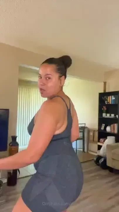 Happy monday bbs join vip thenewqueenofcomedyvip part 2 