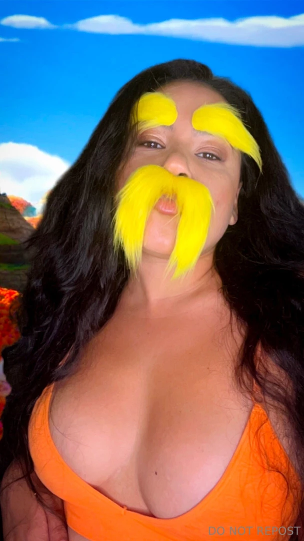 Sexsiii lorax unlock for the back view in this tiny thong set 