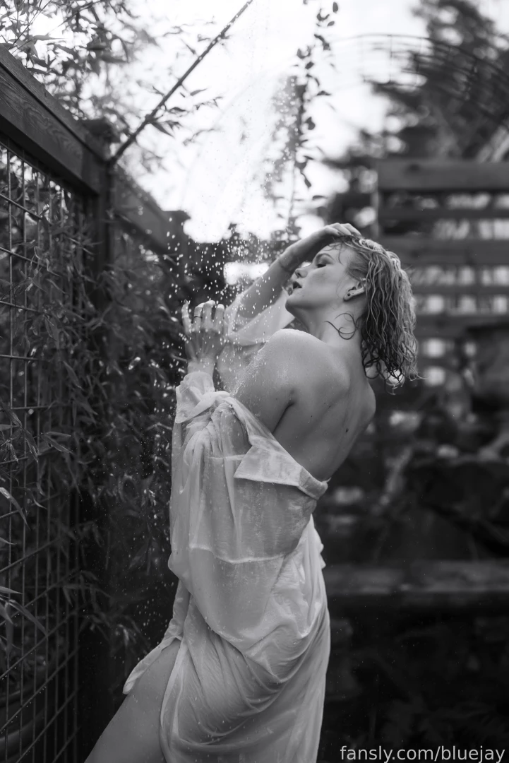 If i cut off the bottom half of this picture do you think it would be 