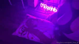 Should i make a longer video of me grinding on a body pillow like this