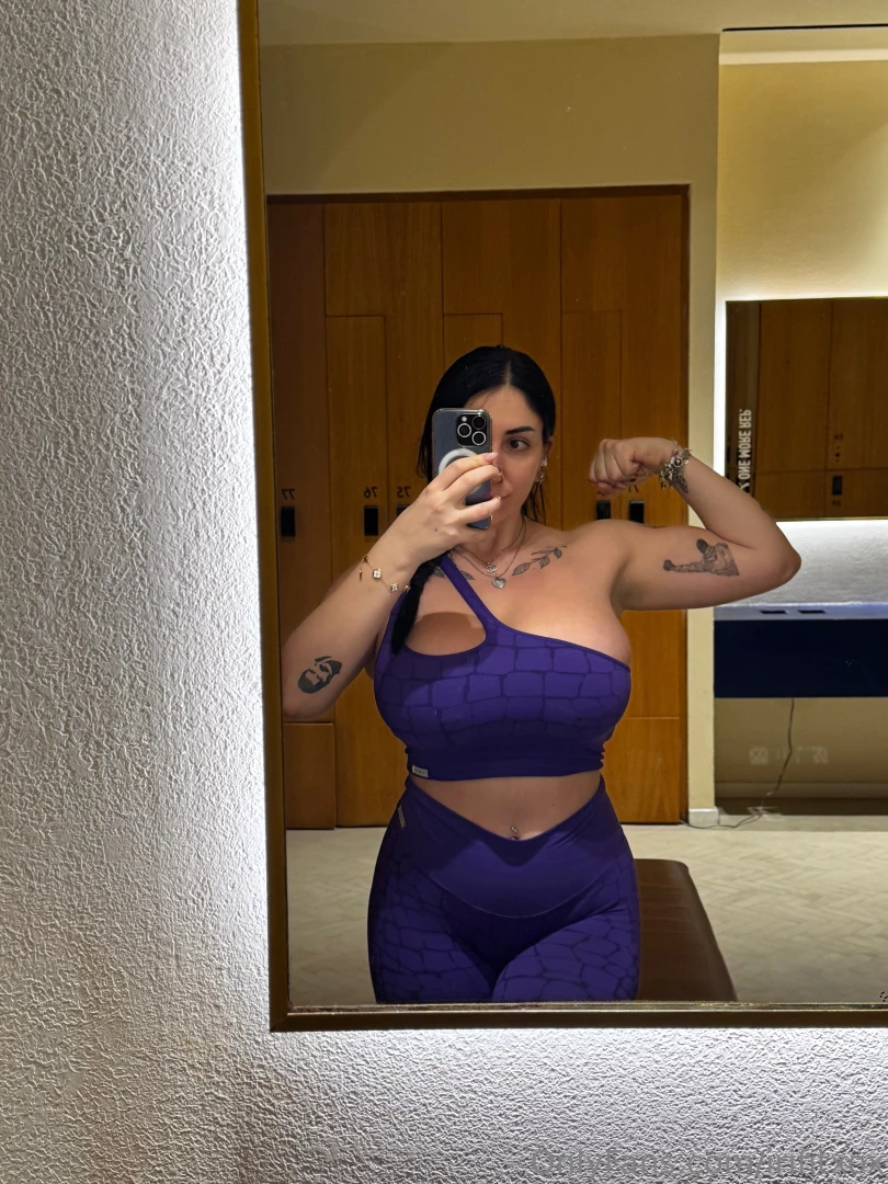 They say confidence is the best outfit but i think this gym set is 