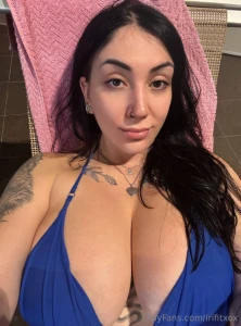 One glance and i ve got your full attention now be a good boy and earn