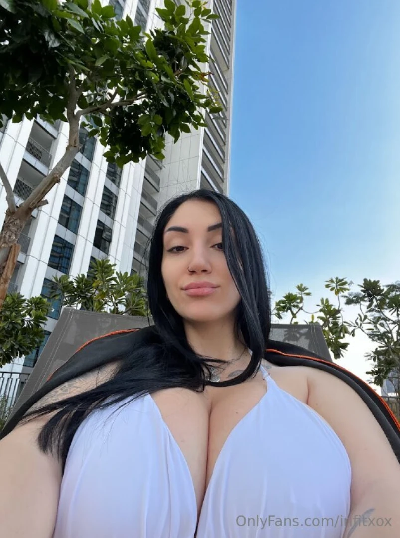 Don t worry there s plenty of room between them for your face 