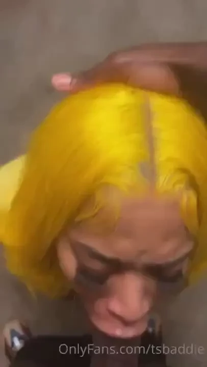 My weedman ran inside for some quick head while his bm was in the car 