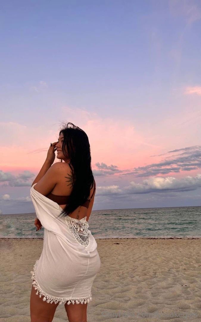 Do you think this look is sweet or sinful either way i think you d 