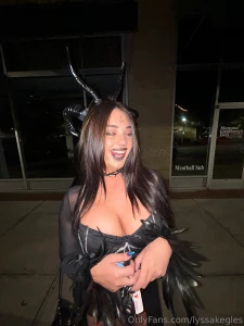 Will you eat some halloween candy with me if not candy will you eat me part 1