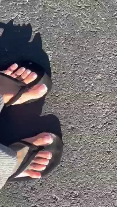 Guess who got a fresh pedicure 