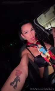 Con una mano en el volante yendo a ser la m s perra hot4giuli