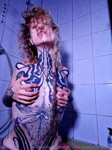 Takin a bath in purple light this really suits my skin right and the part 2