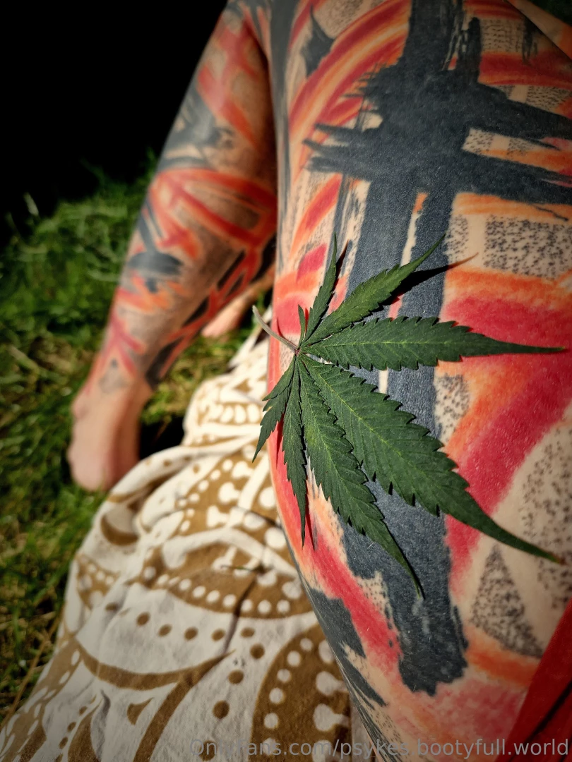 Wish you all a good start to the weekend some content with my fav part 2 